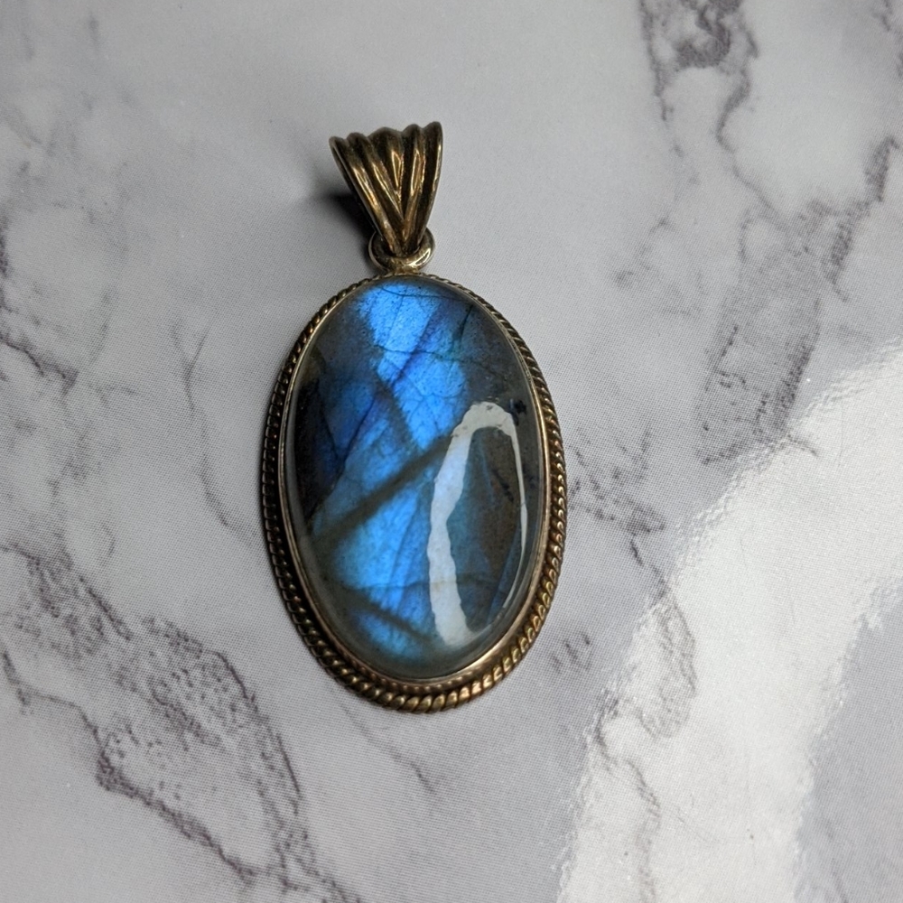 Labradorite pendant